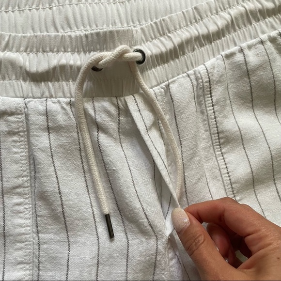 Athleta Bali White Silver Gray Striped Crop Pants size 10 T - Picture 4 of 12